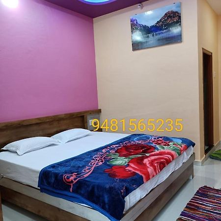 Abhi Homestay ฮัมปี ภายนอก รูปภาพ