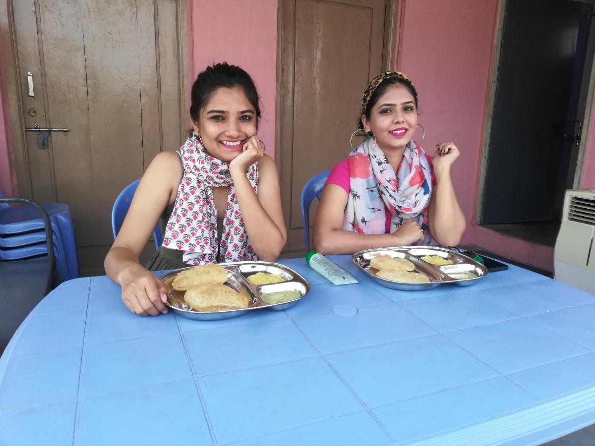 Abhi Homestay ฮัมปี ภายนอก รูปภาพ