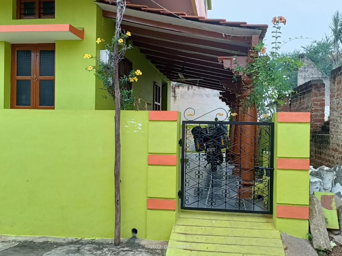 Abhi Homestay ฮัมปี ภายนอก รูปภาพ