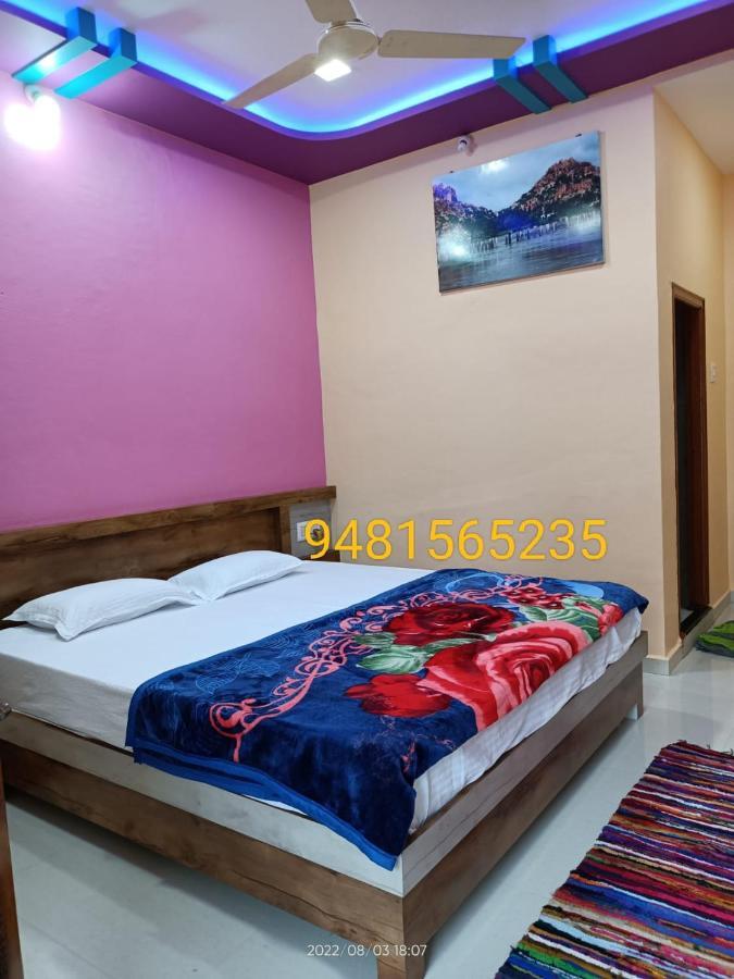 Abhi Homestay ฮัมปี ภายนอก รูปภาพ