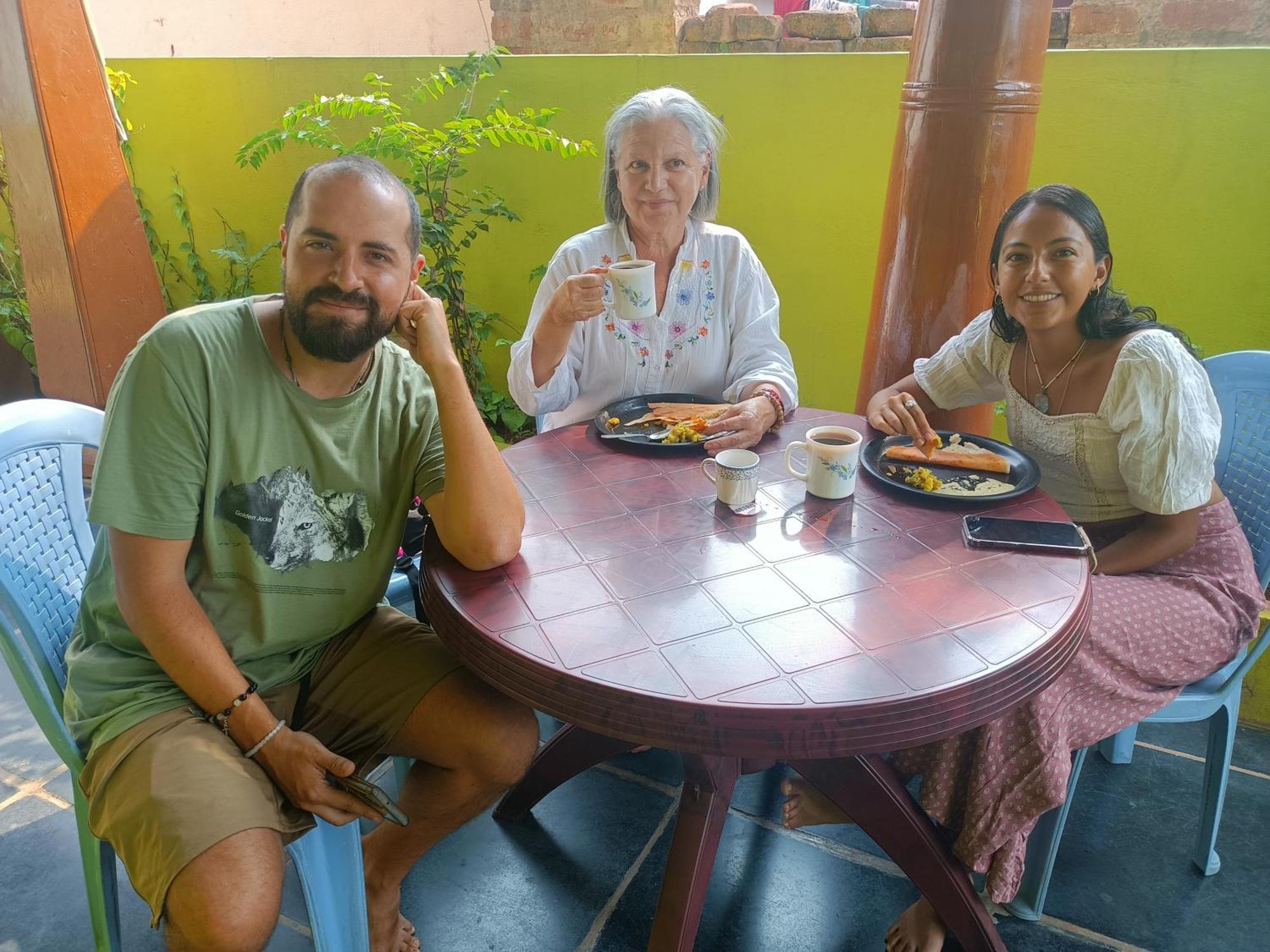 Abhi Homestay ฮัมปี ภายนอก รูปภาพ