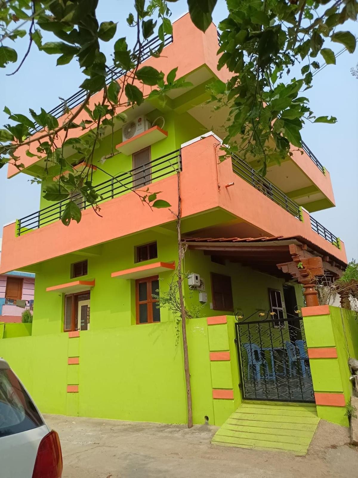 Abhi Homestay ฮัมปี ภายนอก รูปภาพ