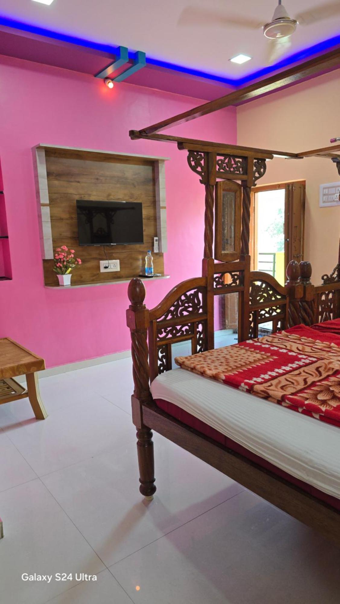 Abhi Homestay ฮัมปี ภายนอก รูปภาพ