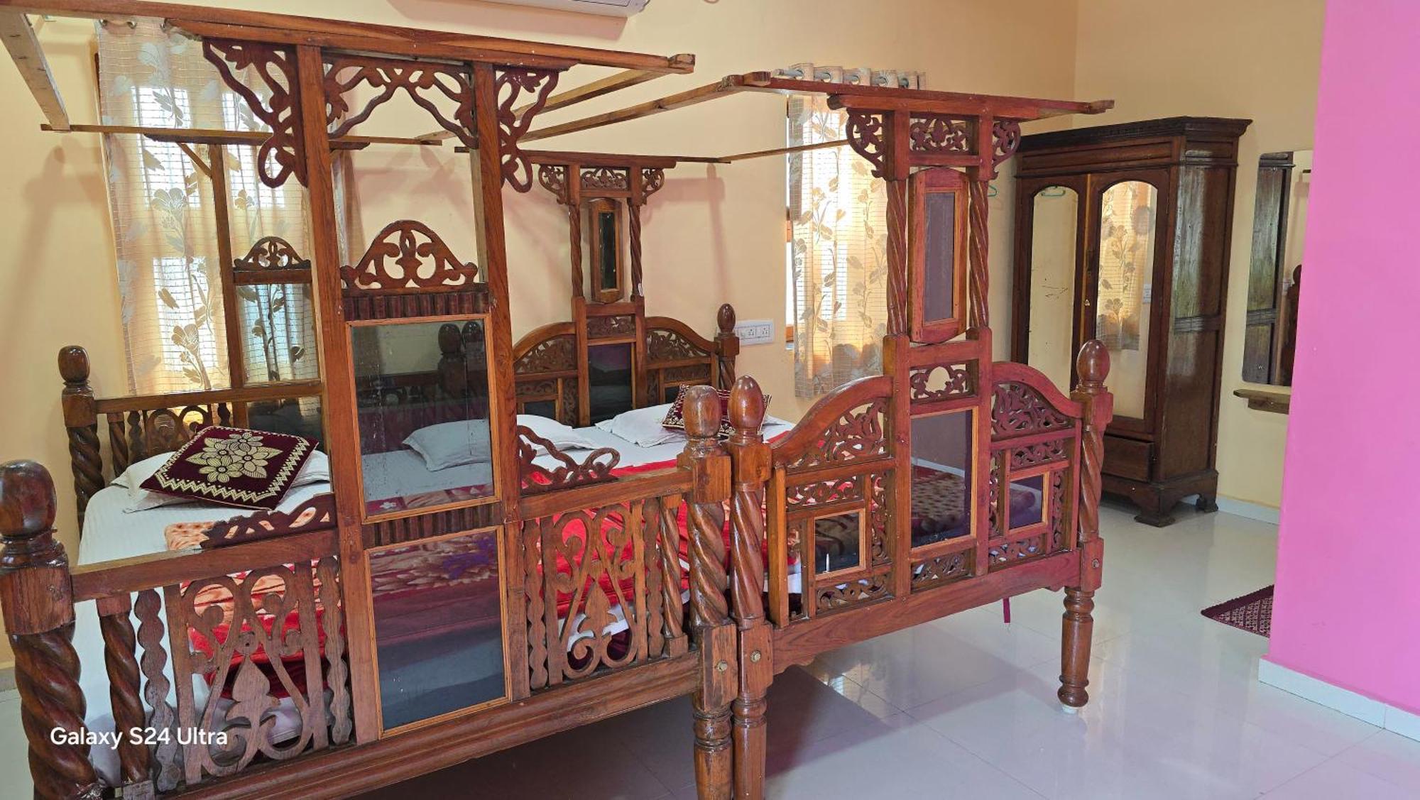 Abhi Homestay ฮัมปี ภายนอก รูปภาพ