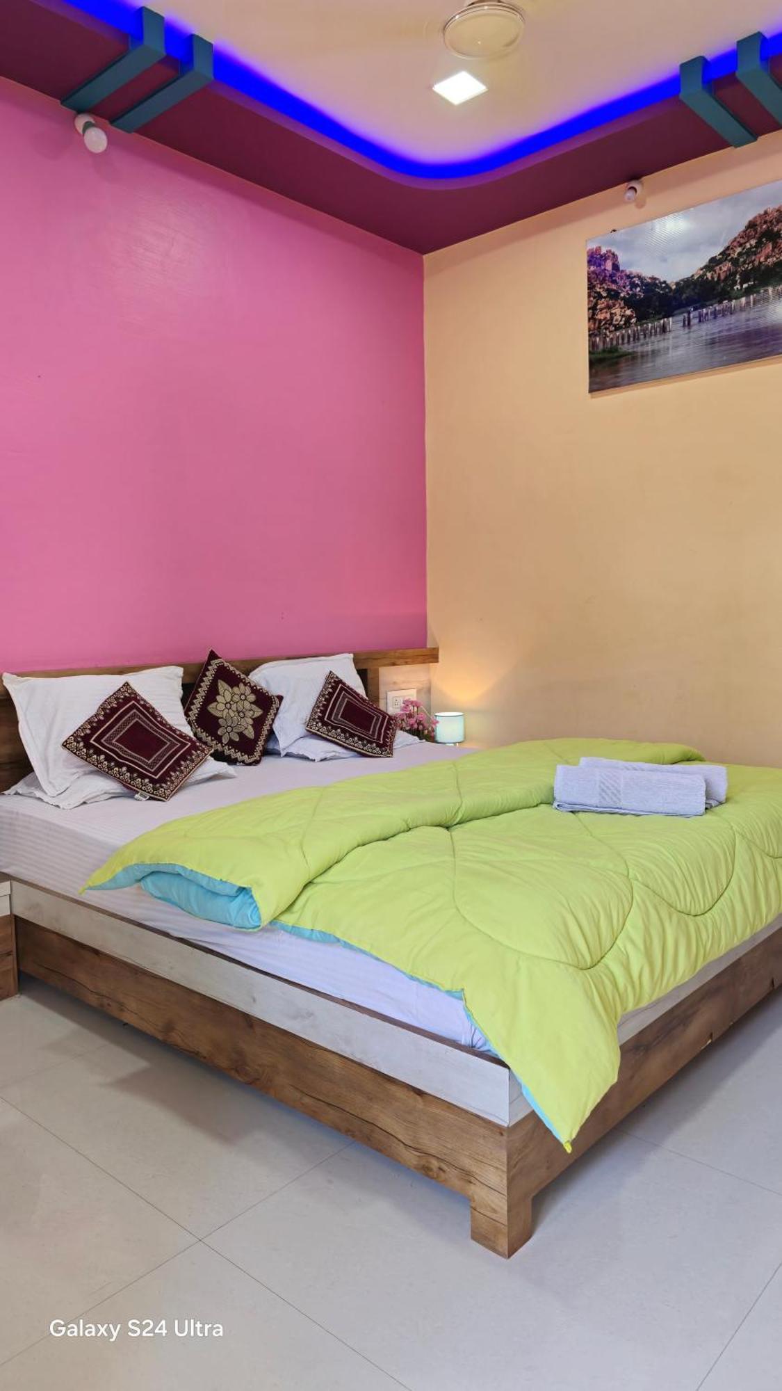 Abhi Homestay ฮัมปี ภายนอก รูปภาพ