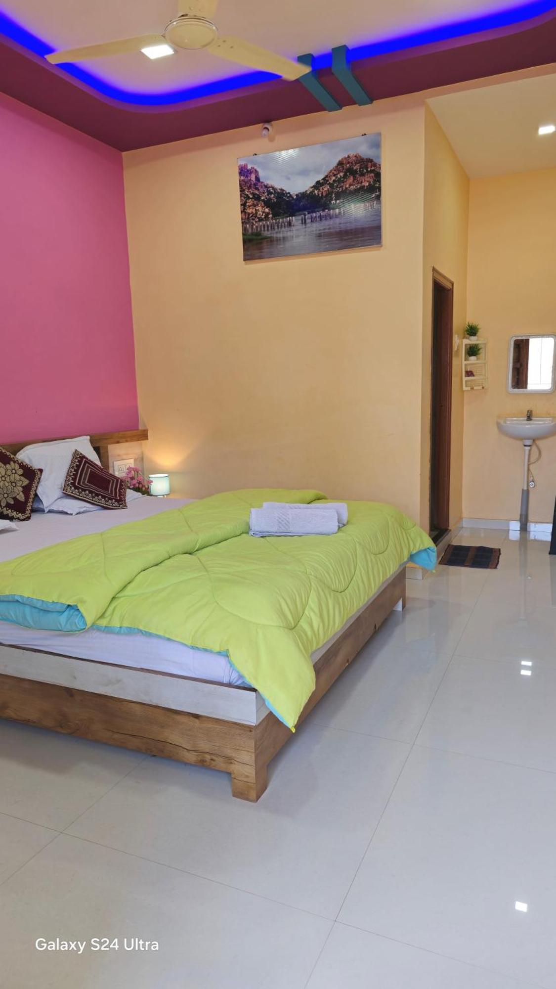 Abhi Homestay ฮัมปี ภายนอก รูปภาพ