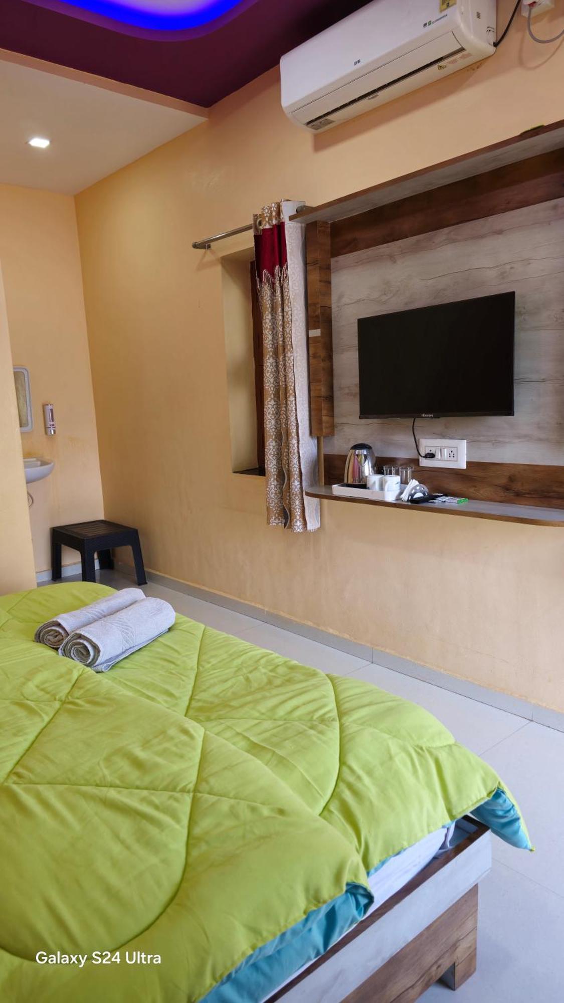 Abhi Homestay ฮัมปี ภายนอก รูปภาพ