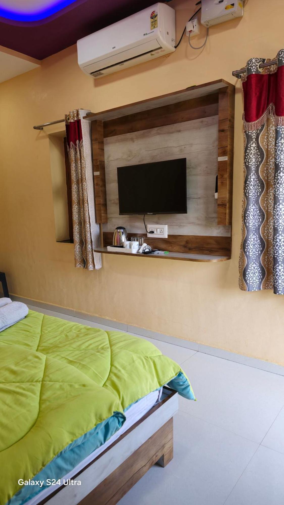Abhi Homestay ฮัมปี ภายนอก รูปภาพ