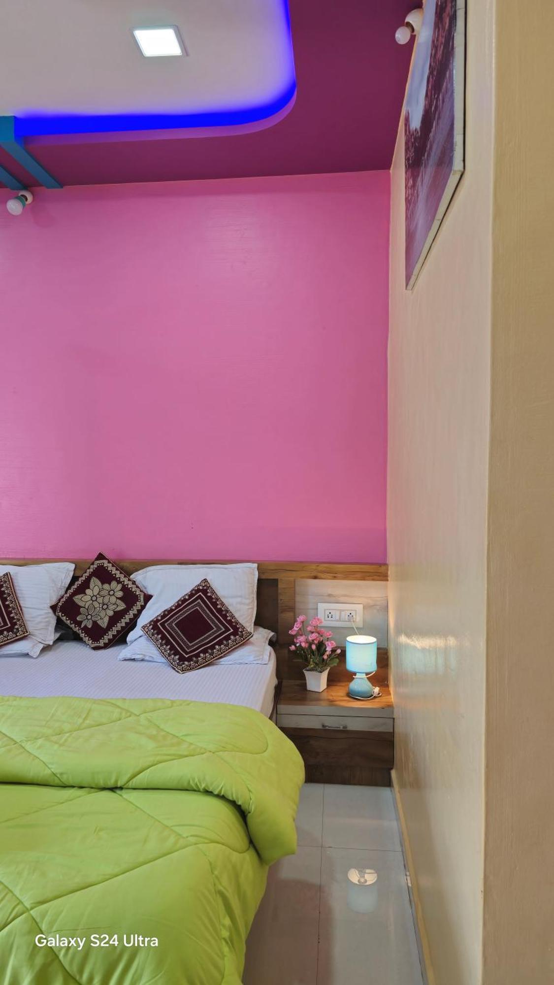 Abhi Homestay ฮัมปี ภายนอก รูปภาพ