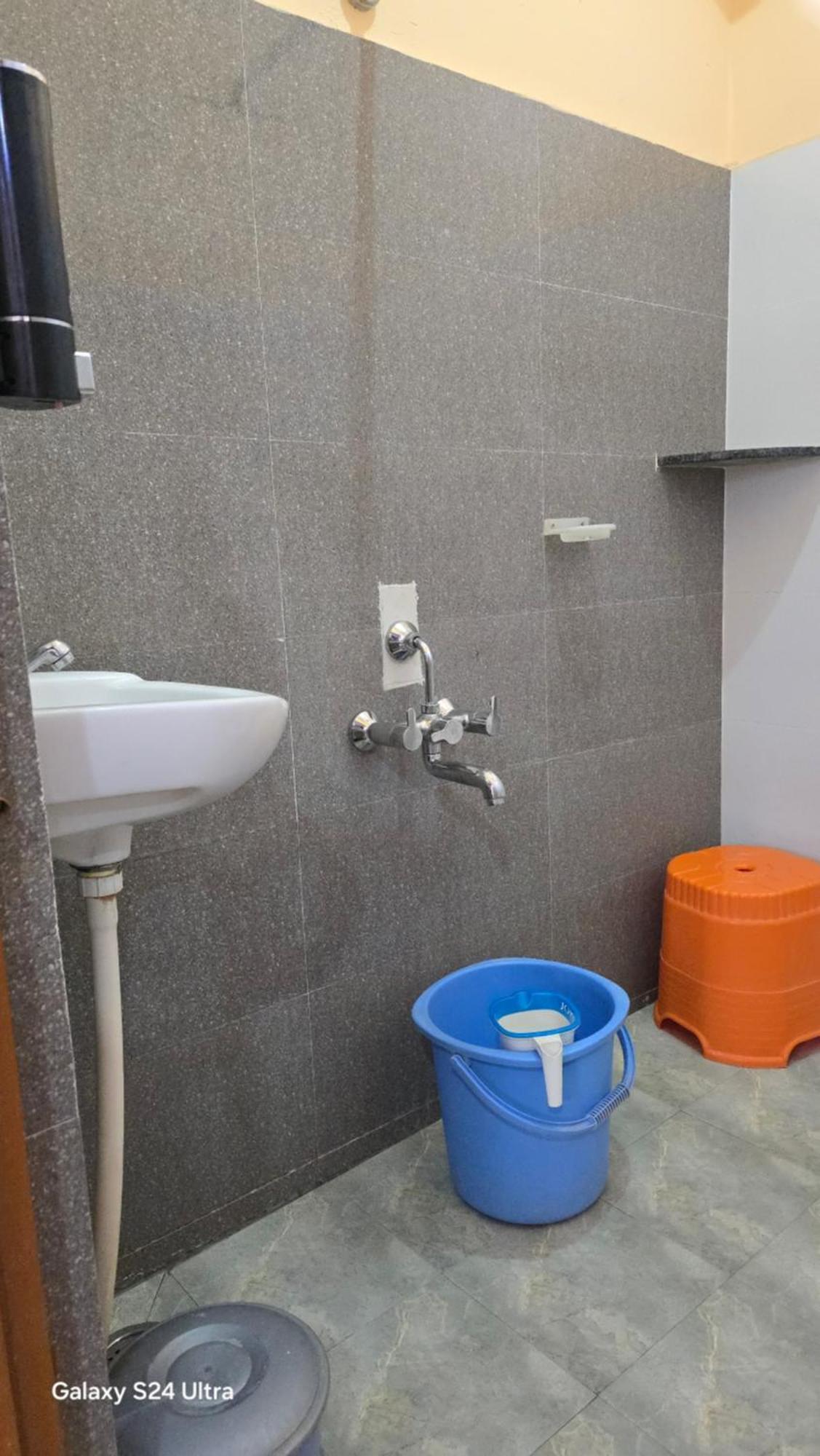 Abhi Homestay ฮัมปี ภายนอก รูปภาพ