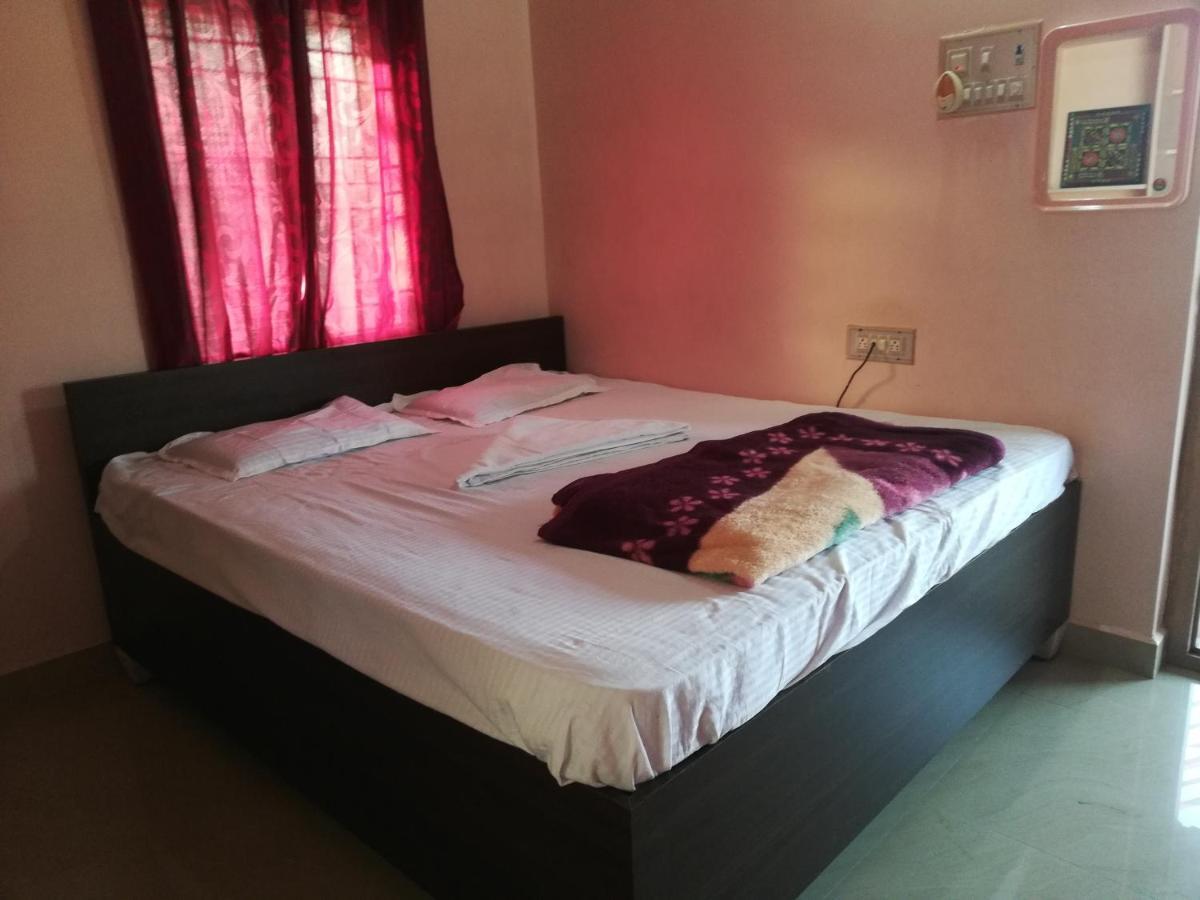 Abhi Homestay ฮัมปี ภายนอก รูปภาพ